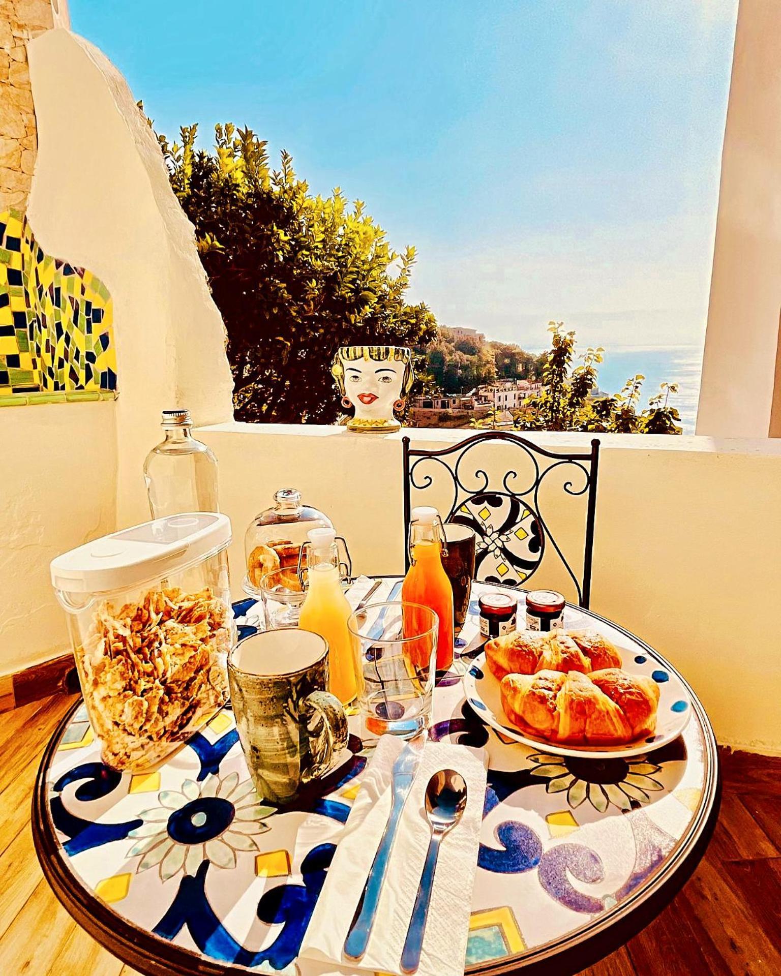 Borgo Virginia - Sea View In Amalfi Coast Lejlighed Vietri Eksteriør billede